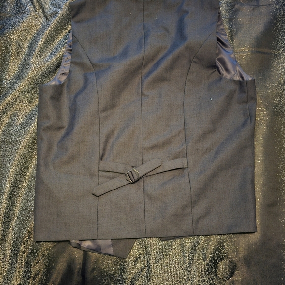 Vest. Gray. Large (fits like medium) Shelves brand - Picture 2 of 2